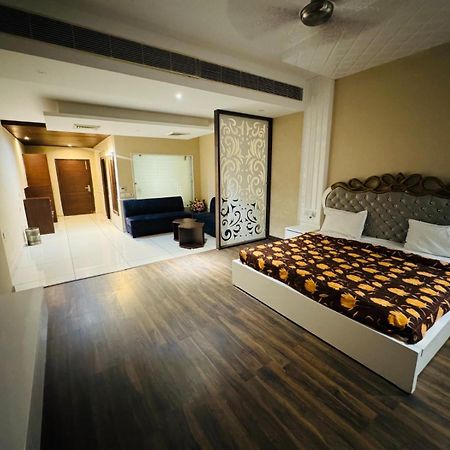 The Pearl Hotel Sirsa Extérieur photo