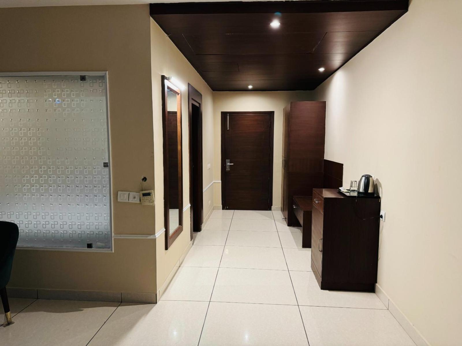 The Pearl Hotel Sirsa Extérieur photo