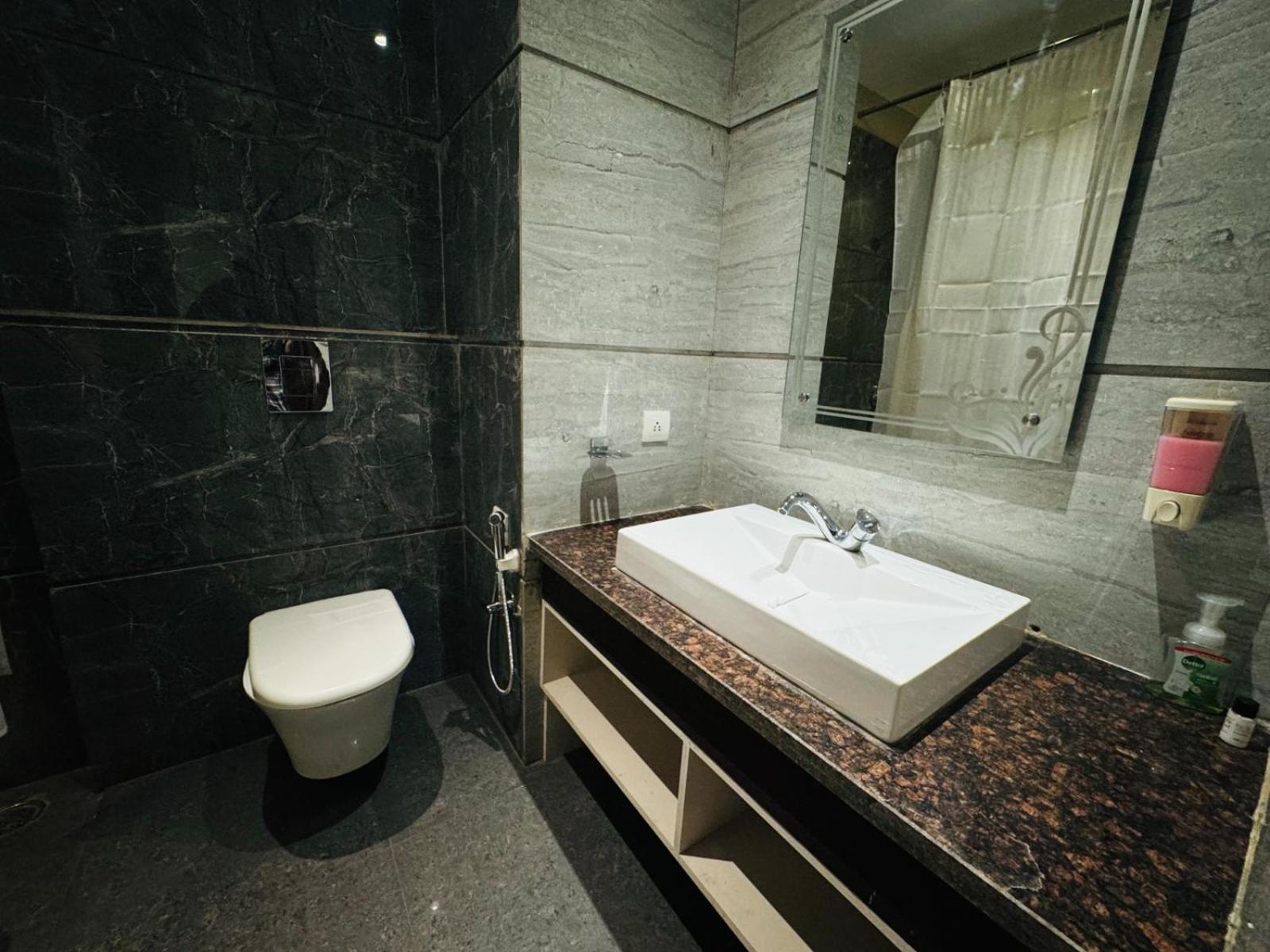 The Pearl Hotel Sirsa Extérieur photo