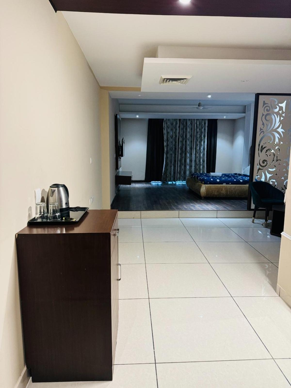 The Pearl Hotel Sirsa Extérieur photo
