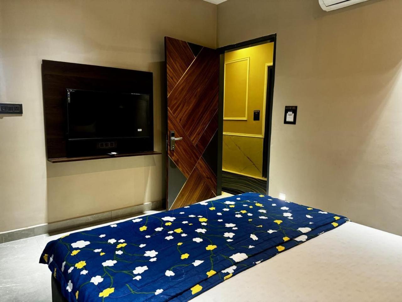 The Pearl Hotel Sirsa Extérieur photo