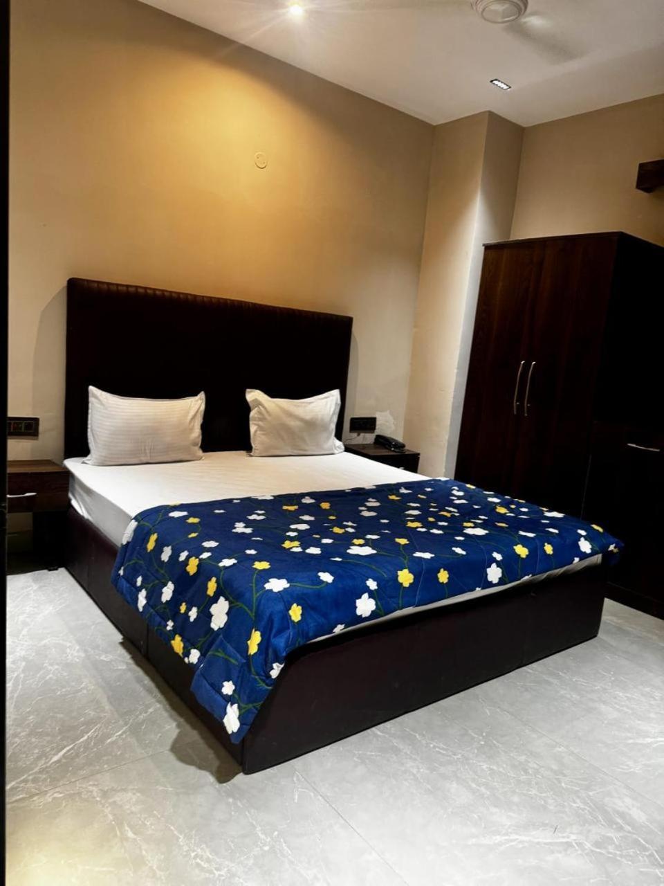 The Pearl Hotel Sirsa Extérieur photo