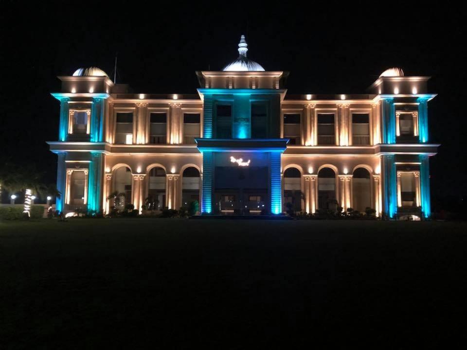The Pearl Hotel Sirsa Extérieur photo
