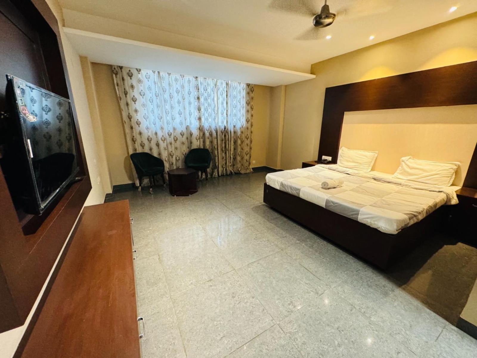 The Pearl Hotel Sirsa Extérieur photo