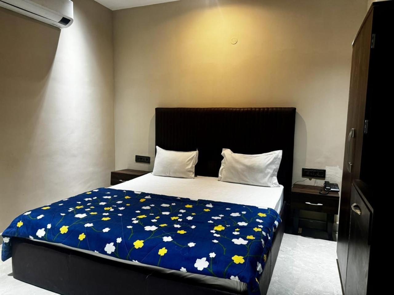 The Pearl Hotel Sirsa Extérieur photo