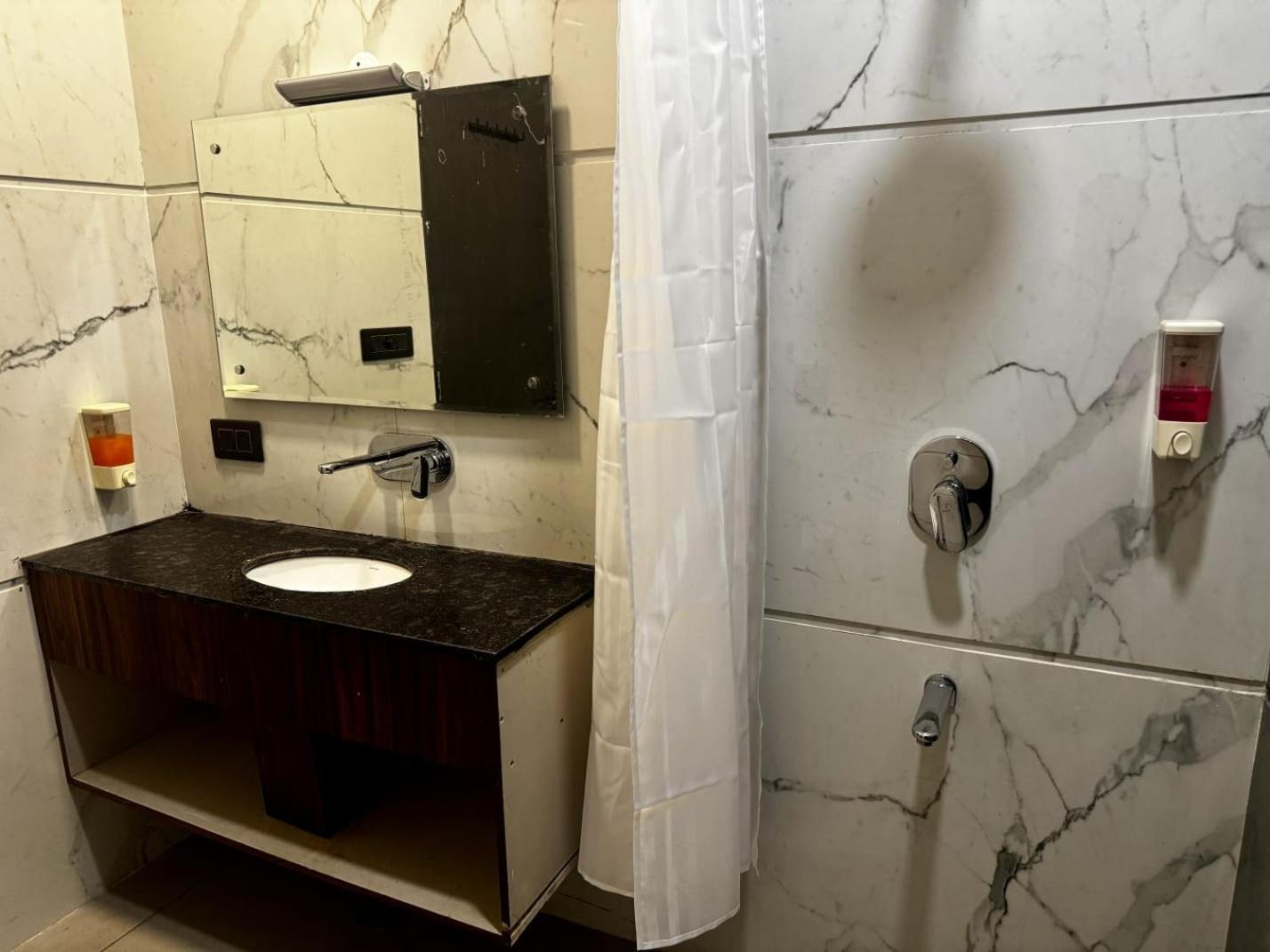 The Pearl Hotel Sirsa Extérieur photo