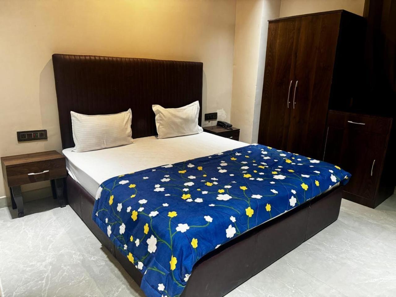 The Pearl Hotel Sirsa Extérieur photo