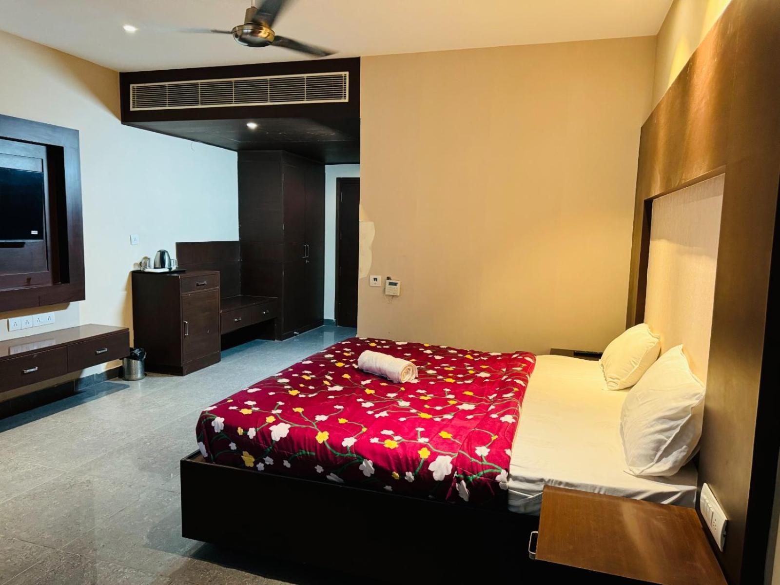 The Pearl Hotel Sirsa Extérieur photo